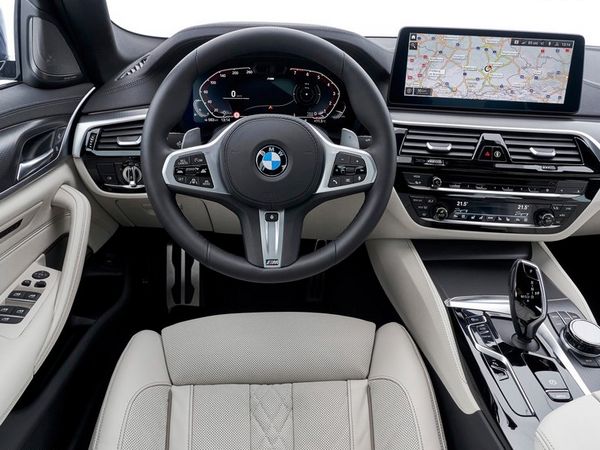 2025 BMW 5 Serisi 520i