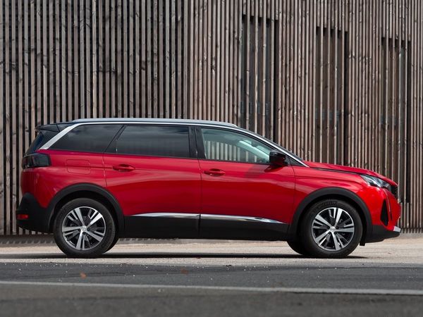 2024 Peugeot 5008 1.5 BlueHDi Allure