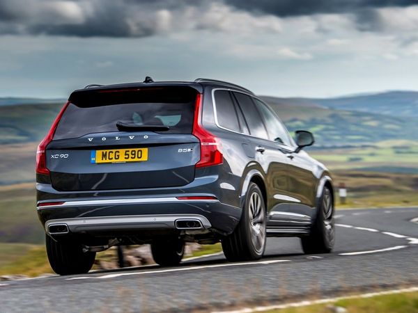 2024 Volvo XC90 T8 AWD Plus