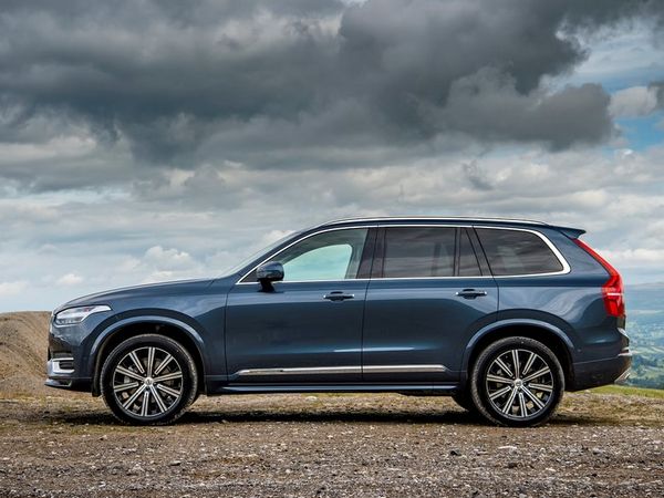 2024 Volvo XC90 T8 AWD Plus