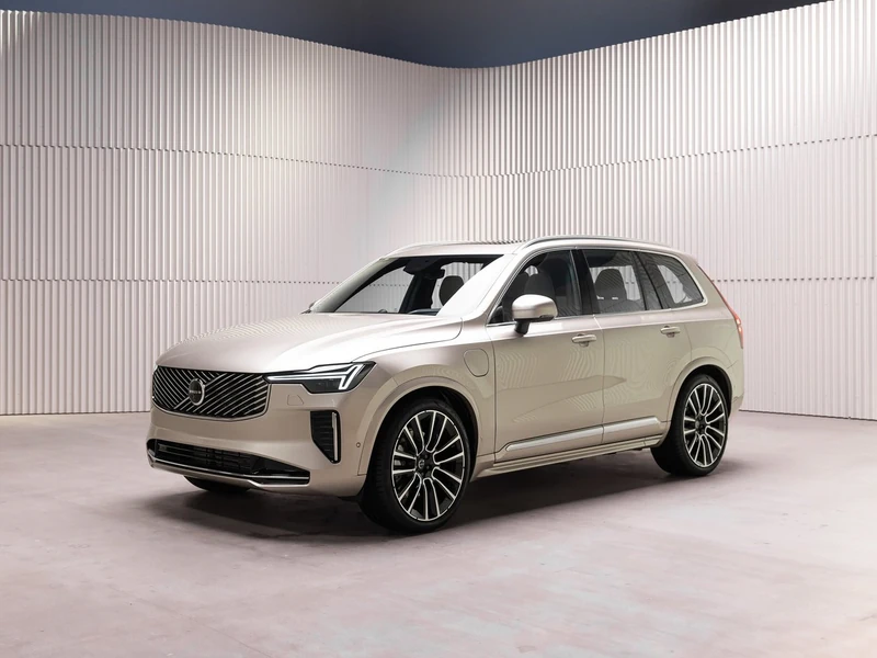 2025 Volvo XC90 T8 Ultra